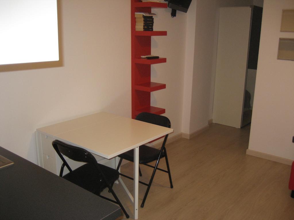 Marbel Apartments Барселона Стая снимка